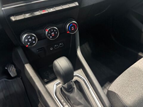 2025 Benzin Otomatik Renault Clio Gri Ermat Motorlu Araçlar ve Tarım Ürünleri Sanayi Ticaret A.Ş.