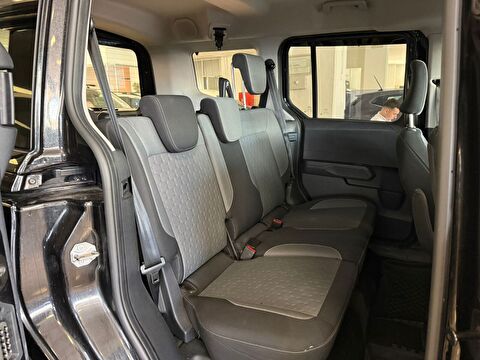 2024 Benzin Otomatik Ford Tourneo Courier Siyah Ermat Motorlu Araçlar ve Tarım Ürünleri Sanayi Ticaret A.Ş.