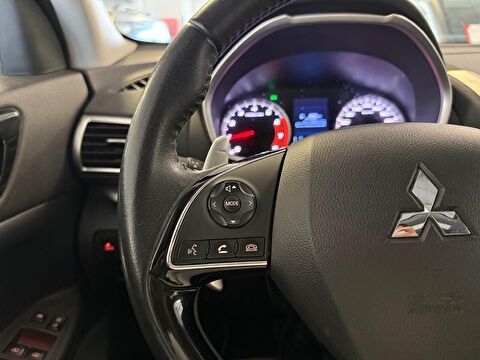2020 Benzin Otomatik Mitsubishi Eclipse Cross Kırmızı Ermat Motorlu Araçlar ve Tarım Ürünleri Sanayi Ticaret A.Ş.