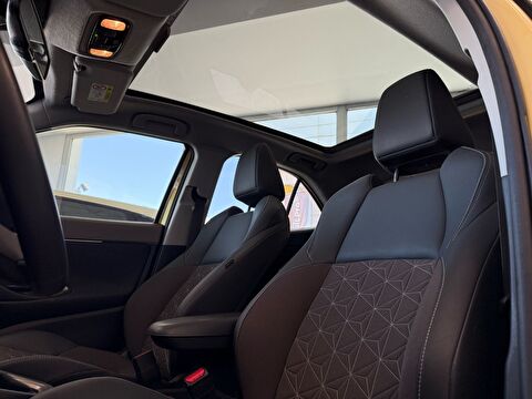 2023 Hybrid Otomatik Toyota Yaris Sarı Ermat Motorlu Araçlar ve Tarım Ürünleri Sanayi Ticaret A.Ş.