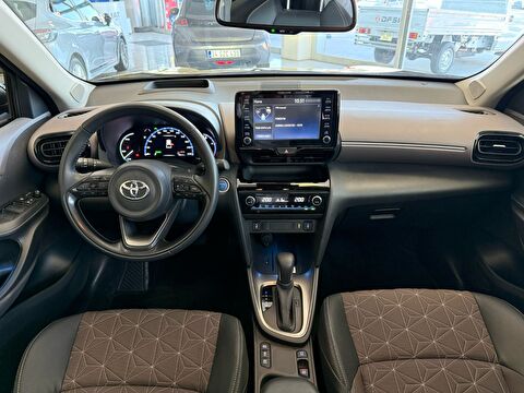 2023 Hybrid Otomatik Toyota Yaris Sarı Ermat Motorlu Araçlar ve Tarım Ürünleri Sanayi Ticaret A.Ş.