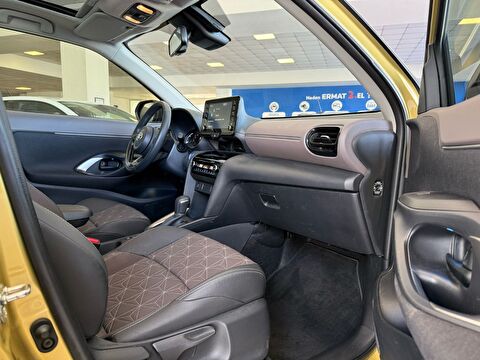 2023 Hybrid Otomatik Toyota Yaris Sarı Ermat Motorlu Araçlar ve Tarım Ürünleri Sanayi Ticaret A.Ş.