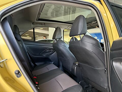 2023 Hybrid Otomatik Toyota Yaris Sarı Ermat Motorlu Araçlar ve Tarım Ürünleri Sanayi Ticaret A.Ş.