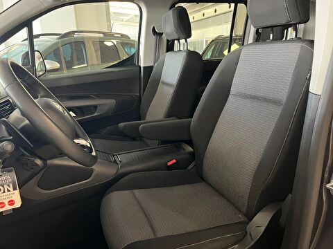 2024 Dizel Otomatik Toyota Proace City Gri Ermat Motorlu Araçlar ve Tarım Ürünleri Sanayi Ticaret A.Ş.