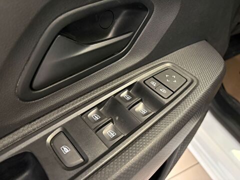 2023 Benzin Otomatik Renault Taliant Beyaz Ermat Motorlu Araçlar ve Tarım Ürünleri Sanayi Ticaret A.Ş.