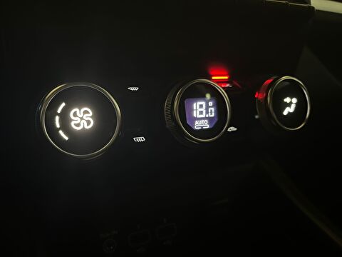 2023 Elektrik Otomatik Renault Zoe Kırmızı Ermat Motorlu Araçlar ve Tarım Ürünleri Sanayi Ticaret A.Ş.