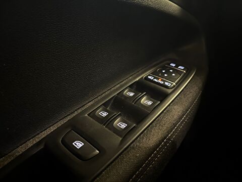 2023 Elektrik Otomatik Renault Zoe Kırmızı Ermat Motorlu Araçlar ve Tarım Ürünleri Sanayi Ticaret A.Ş.