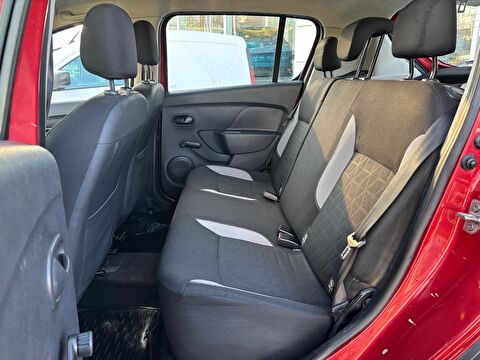 2015 Dizel Manuel Dacia Sandero Kırmızı Ermat Motorlu Araçlar ve Tarım Ürünleri Sanayi Ticaret A.Ş.