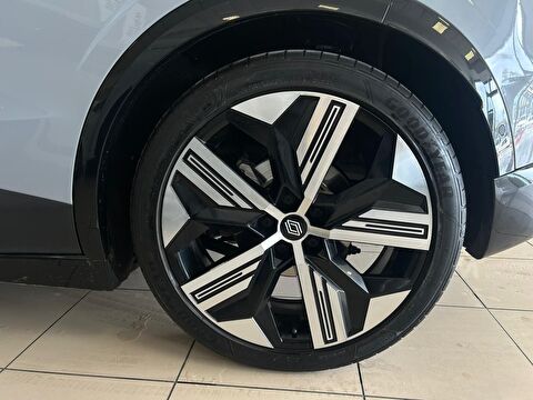 2024 Elektrik Otomatik Renault Megane E-Tech Gri Ermat Motorlu Araçlar ve Tarım Ürünleri Sanayi Ticaret A.Ş.
