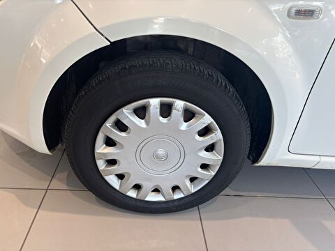 2015 Benzin Manuel Fiat Linea Beyaz Ermat Motorlu Araçlar ve Tarım Ürünleri Sanayi Ticaret A.Ş.