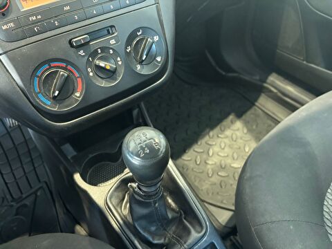 2015 Benzin Manuel Fiat Linea Beyaz Ermat Motorlu Araçlar ve Tarım Ürünleri Sanayi Ticaret A.Ş.