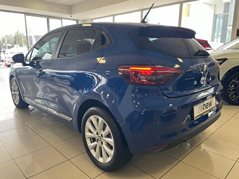 2023 Benzin Otomatik Renault Clio Lacivert Ermat Motorlu Araçlar ve Tarım Ürünleri Sanayi Ticaret A.Ş.