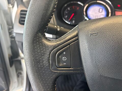 2014 Dizel Otomatik Renault Megane Beyaz Ermat Motorlu Araçlar ve Tarım Ürünleri Sanayi Ticaret A.Ş.