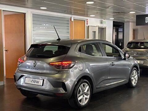2025 Benzin Otomatik Renault Clio Gri Ermat Motorlu Araçlar ve Tarım Ürünleri Sanayi Ticaret A.Ş.