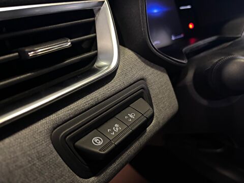 2025 Benzin Otomatik Renault Clio Gri Ermat Motorlu Araçlar ve Tarım Ürünleri Sanayi Ticaret A.Ş.