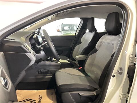 2025 Benzin Otomatik Renault Clio Beyaz Ermat Motorlu Araçlar ve Tarım Ürünleri Sanayi Ticaret A.Ş.