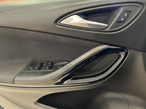 2017 Benzin Otomatik Opel Astra Mavi Ermat Motorlu Araçlar ve Tarım Ürünleri Sanayi Ticaret A.Ş.