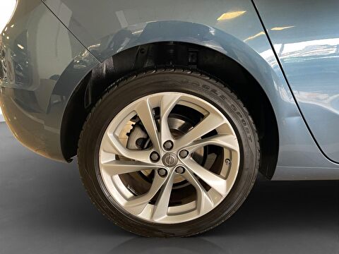 2017 Benzin Otomatik Opel Astra Mavi Ermat Motorlu Araçlar ve Tarım Ürünleri Sanayi Ticaret A.Ş.