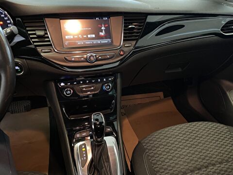 2017 Benzin Otomatik Opel Astra Mavi Ermat Motorlu Araçlar ve Tarım Ürünleri Sanayi Ticaret A.Ş.