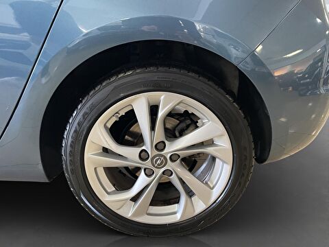 2017 Benzin Otomatik Opel Astra Mavi Ermat Motorlu Araçlar ve Tarım Ürünleri Sanayi Ticaret A.Ş.