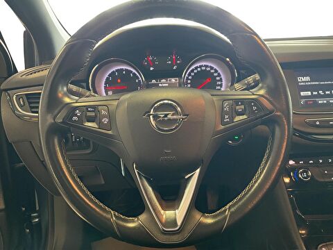 2017 Benzin Otomatik Opel Astra Mavi Ermat Motorlu Araçlar ve Tarım Ürünleri Sanayi Ticaret A.Ş.