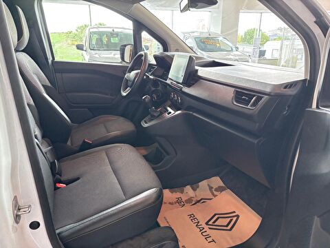 2024 Dizel Manuel Renault Kangoo Beyaz Ermat Motorlu Araçlar ve Tarım Ürünleri Sanayi Ticaret A.Ş.