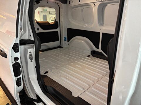 2024 Dizel Manuel Renault Kangoo Beyaz Ermat Motorlu Araçlar ve Tarım Ürünleri Sanayi Ticaret A.Ş.