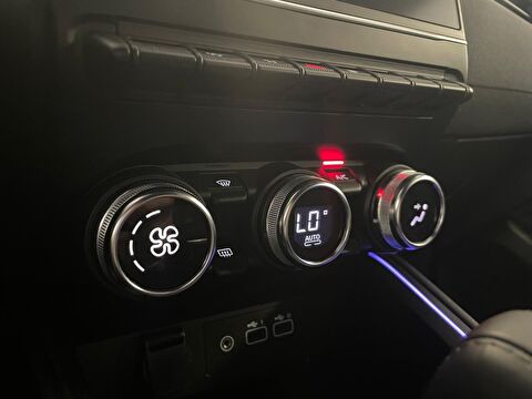 2024 Benzin Otomatik Renault Clio Siyah Ermat Motorlu Araçlar ve Tarım Ürünleri Sanayi Ticaret A.Ş.