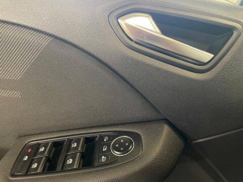 2024 Benzin Otomatik Renault Clio Siyah Ermat Motorlu Araçlar ve Tarım Ürünleri Sanayi Ticaret A.Ş.