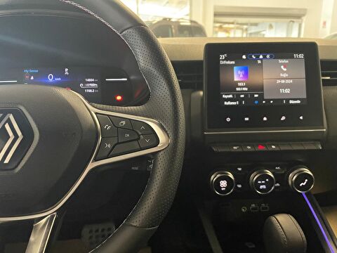 2024 Benzin Otomatik Renault Clio Siyah Ermat Motorlu Araçlar ve Tarım Ürünleri Sanayi Ticaret A.Ş.