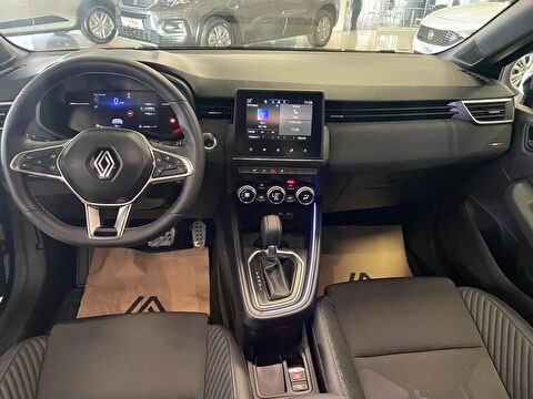 2024 Benzin Otomatik Renault Clio Siyah Ermat Motorlu Araçlar ve Tarım Ürünleri Sanayi Ticaret A.Ş.