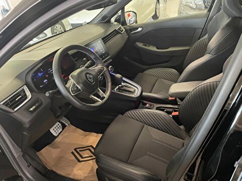 2024 Benzin Otomatik Renault Clio Siyah Ermat Motorlu Araçlar ve Tarım Ürünleri Sanayi Ticaret A.Ş.
