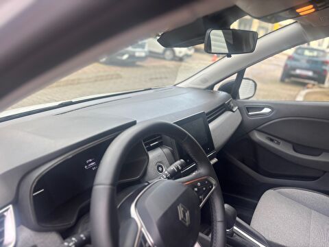 2025 Benzin Otomatik Renault Clio Beyaz Ermat Motorlu Araçlar ve Tarım Ürünleri Sanayi Ticaret A.Ş.