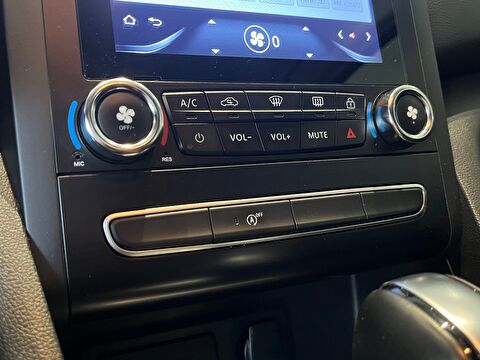 2022 Benzin Otomatik Renault Megane Siyah Ermat Motorlu Araçlar ve Tarım Ürünleri Sanayi Ticaret A.Ş.