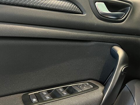 2022 Benzin Otomatik Renault Megane Siyah Ermat Motorlu Araçlar ve Tarım Ürünleri Sanayi Ticaret A.Ş.
