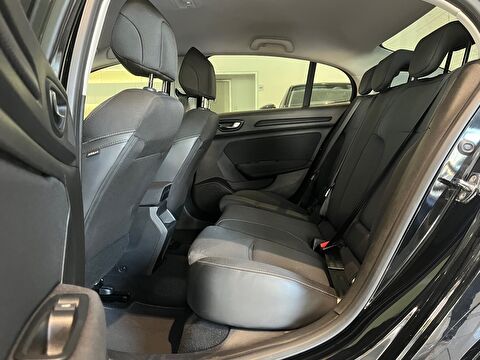 2022 Benzin Otomatik Renault Megane Siyah Ermat Motorlu Araçlar ve Tarım Ürünleri Sanayi Ticaret A.Ş.