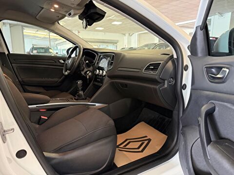 2025 Benzin Manuel Renault Megane Beyaz Ermat Motorlu Araçlar ve Tarım Ürünleri Sanayi Ticaret A.Ş.