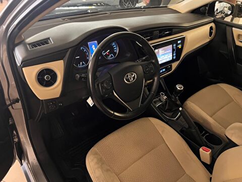 2018 Benzin Manuel Toyota Corolla Gümüş Gri Ermat Motorlu Araçlar ve Tarım Ürünleri Sanayi Ticaret A.Ş.