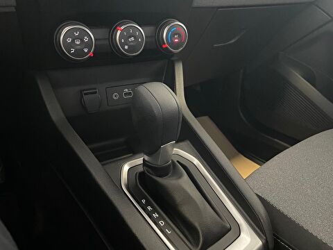 2025 Benzin Otomatik Renault Clio Beyaz Ermat Motorlu Araçlar ve Tarım Ürünleri Sanayi Ticaret A.Ş.