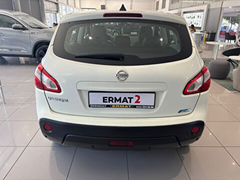 2011 Dizel Manuel Nissan Qashqai Beyaz Ermat Motorlu Araçlar ve Tarım Ürünleri Sanayi Ticaret A.Ş.