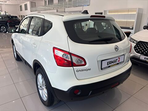 2011 Dizel Manuel Nissan Qashqai Beyaz Ermat Motorlu Araçlar ve Tarım Ürünleri Sanayi Ticaret A.Ş.