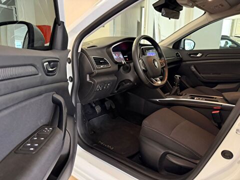 2025 Benzin Manuel Renault Megane Beyaz Ermat Motorlu Araçlar ve Tarım Ürünleri Sanayi Ticaret A.Ş.