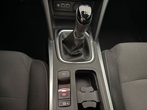2025 Benzin Manuel Renault Megane Beyaz Ermat Motorlu Araçlar ve Tarım Ürünleri Sanayi Ticaret A.Ş.