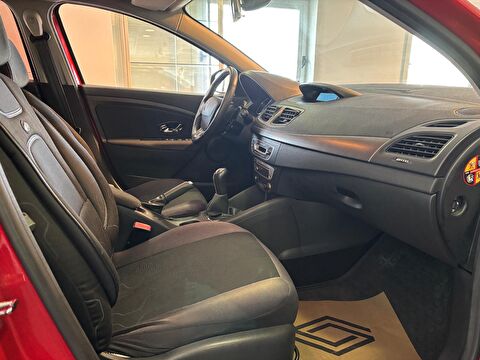 2015 Benzin Manuel Renault Megane Kırmızı Ermat Motorlu Araçlar ve Tarım Ürünleri Sanayi Ticaret A.Ş.