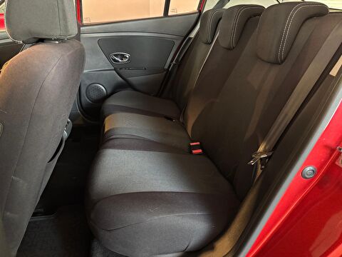 2015 Benzin Manuel Renault Megane Kırmızı Ermat Motorlu Araçlar ve Tarım Ürünleri Sanayi Ticaret A.Ş.