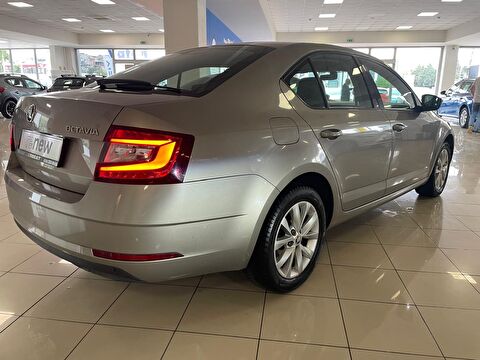 2018 Dizel Otomatik Skoda Octavia Gri Ermat Motorlu Araçlar ve Tarım Ürünleri Sanayi Ticaret A.Ş.