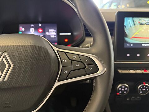 2025 Benzin Otomatik Renault Clio Beyaz Ermat Motorlu Araçlar ve Tarım Ürünleri Sanayi Ticaret A.Ş.