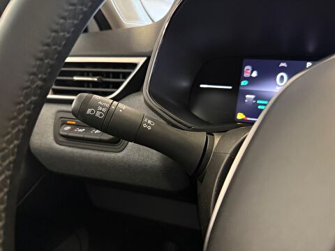 2025 Benzin Otomatik Renault Clio Beyaz Ermat Motorlu Araçlar ve Tarım Ürünleri Sanayi Ticaret A.Ş.
