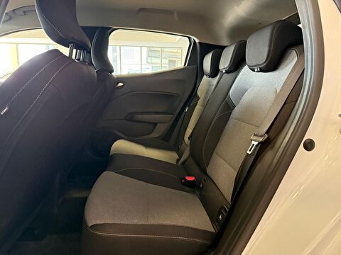 2025 Benzin Otomatik Renault Clio Beyaz Ermat Motorlu Araçlar ve Tarım Ürünleri Sanayi Ticaret A.Ş.