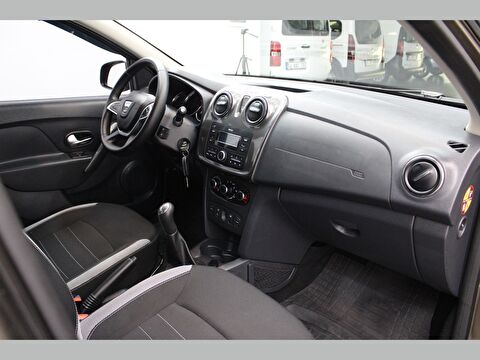 dacia, sandero, hatchback 0.9 tce stepway, manuel, benzin 2.el otomobil | renew 18